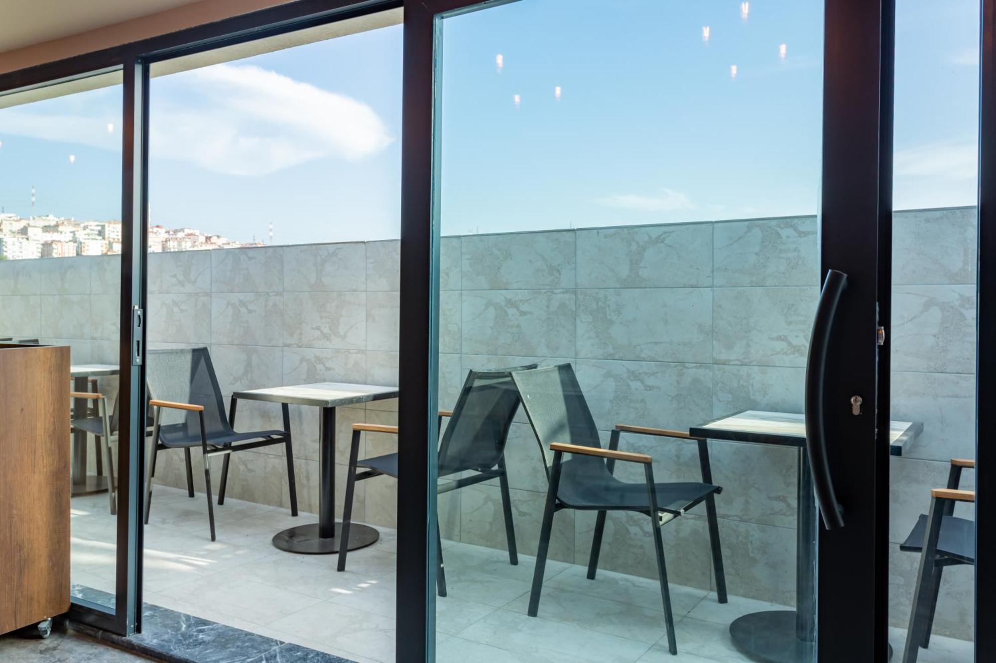 Atm Suit Otel Isztambul Kültér fotó